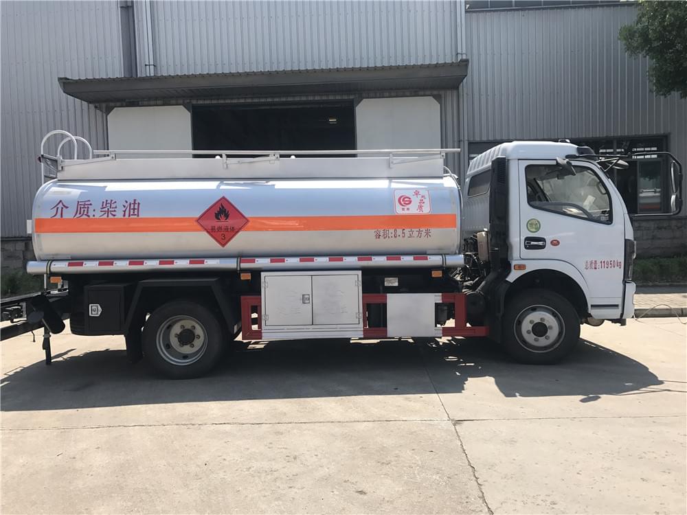 國六東風(fēng)凱普特8.5方油罐車圖片3
