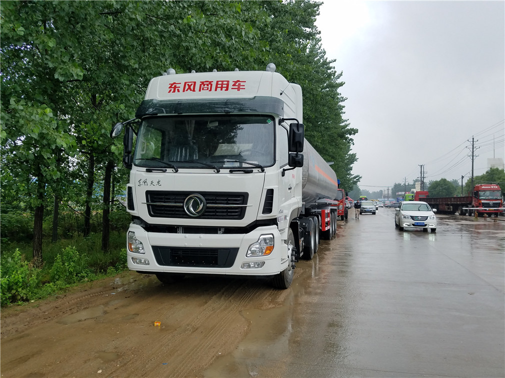 三橋半掛CLW9402GYYLV鋁合金運(yùn)油車圖片4